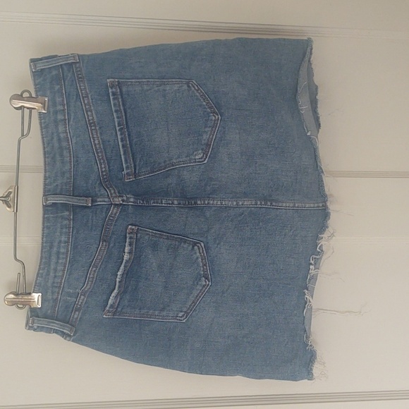 Old Navy Distressed Light Wash Jean Skirt Sz 10 - Picture 5 of 9